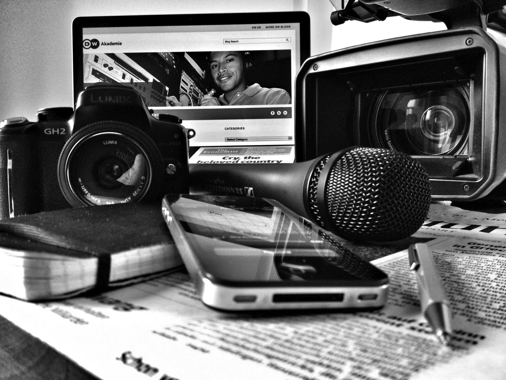 A Multimedia Hub for Journalists